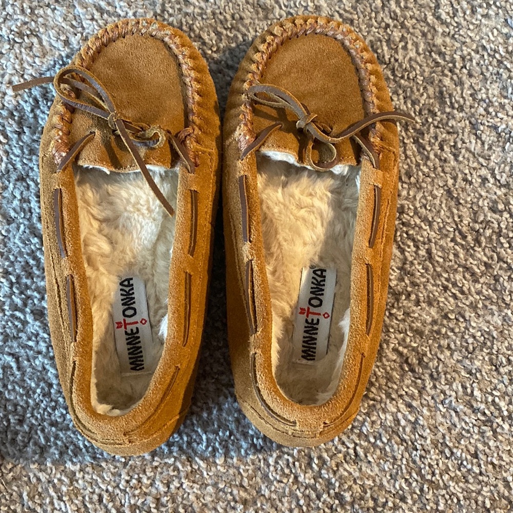 Great condition Minnetonka Slippers size 6